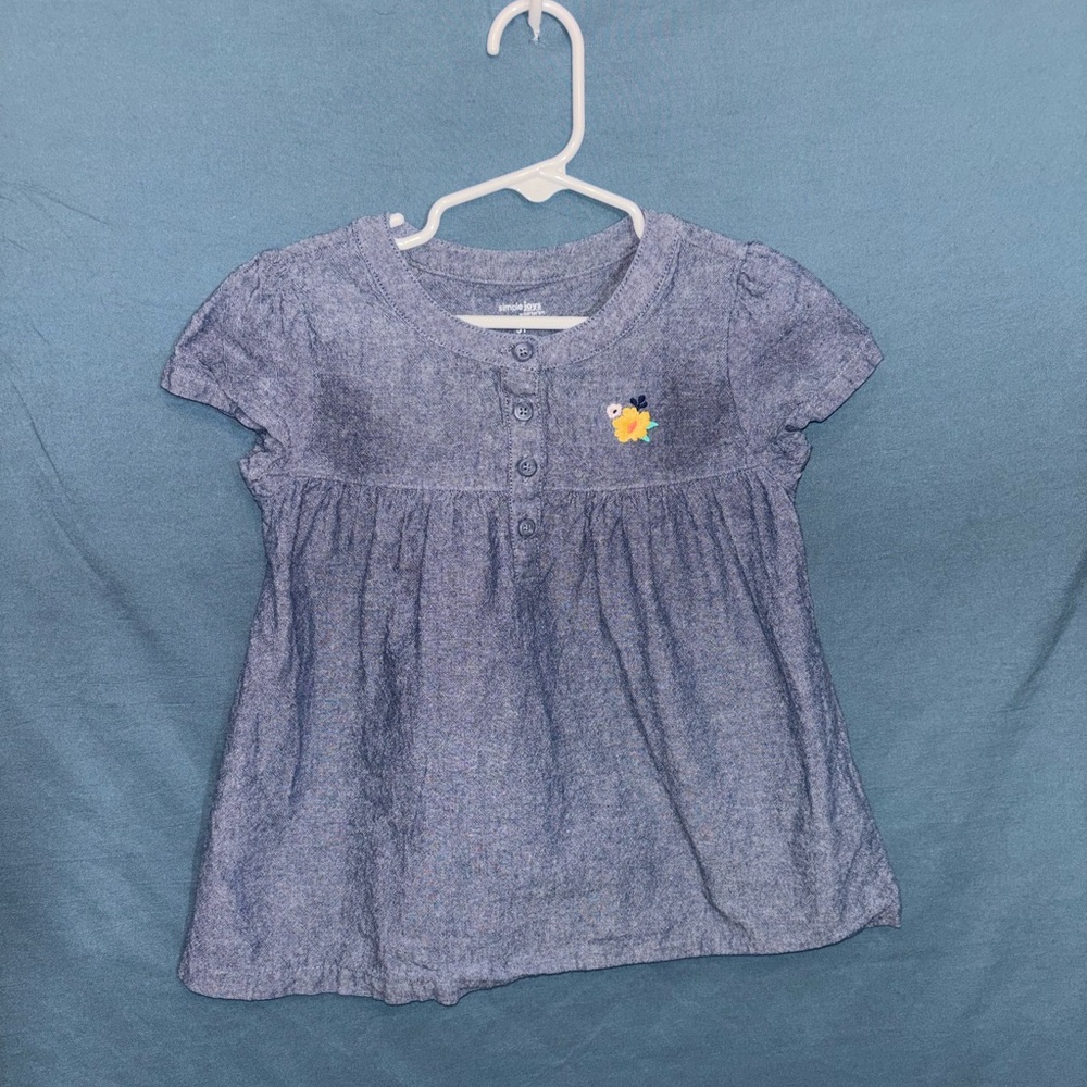 Simple Chambray Blue Short-Sleeve Embroidered Flower Tee